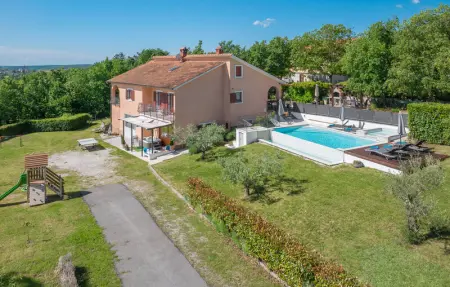 Location Maison 6 personnes à Tinjan - Photo 2