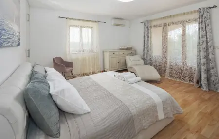 Location Maison 6 personnes à Tinjan - Photo 5