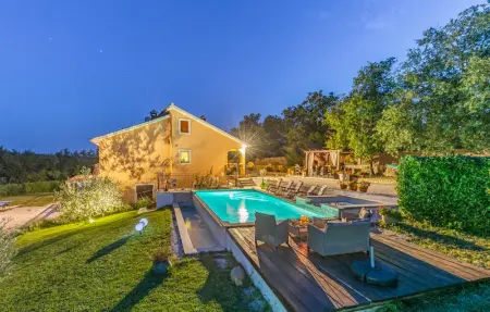 Location Maison 6 personnes à Tinjan - Photo 11