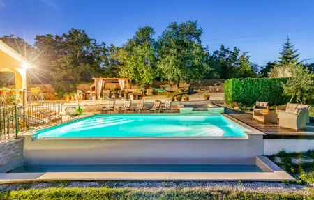 Location Maison 6 personnes à Tinjan - Photo 12