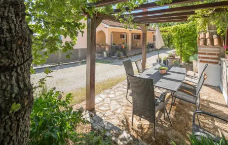 Location Maison 6 personnes à Tinjan - Photo 18