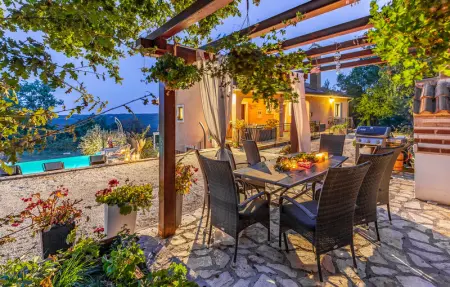 Location Maison 6 personnes à Tinjan - Photo 26