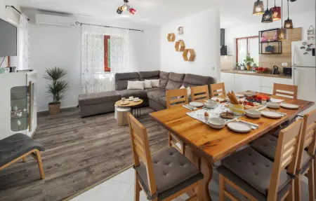 Location Maison 6 personnes à Tinjan - Photo 29