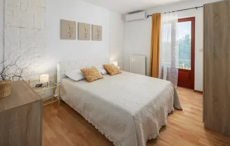 Location Maison 6 personnes à Tinjan - Photo 38