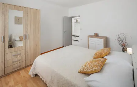 Location Maison 6 personnes à Tinjan - Photo 39