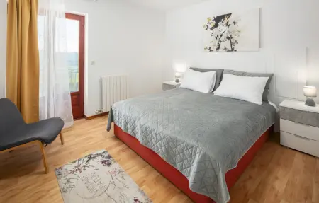 Location Maison 6 personnes à Tinjan - Photo 40