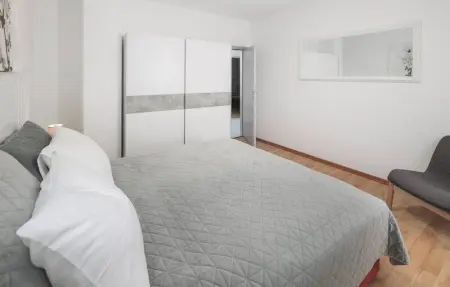 Location Maison 6 personnes à Tinjan - Photo 41