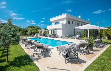 Location Maison 16 personnes à Liznjan - Photo 1