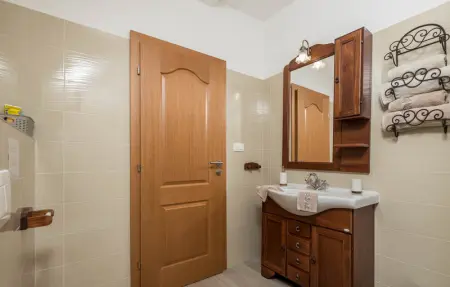 Location Maison 8 personnes à Cesarica - Photo 31