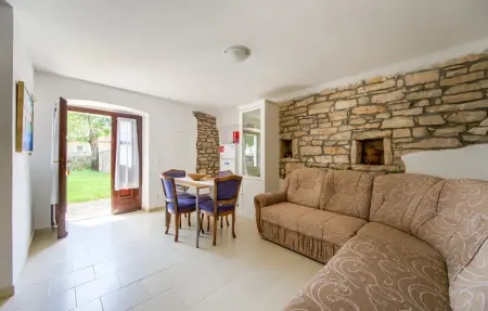 Location Maison 2 personnes à Bale - Photo 2