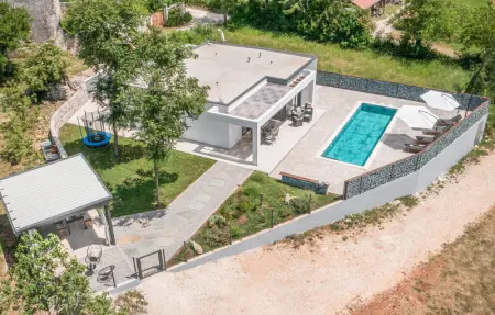 Location Maison 6 personnes à Tinjan - Photo 1