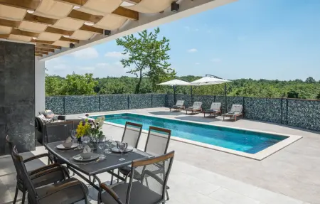 Location Maison 6 personnes à Tinjan - Photo 2