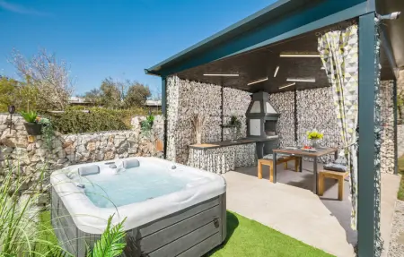 Location Maison 6 personnes à Tinjan - Photo 6