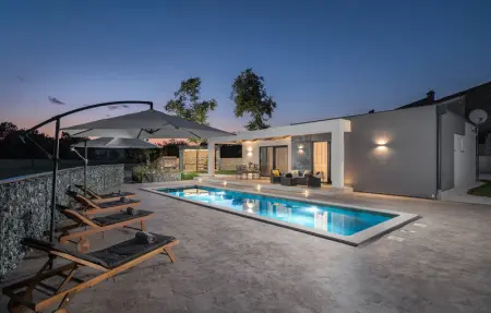 Location Maison 6 personnes à Tinjan - Photo 9