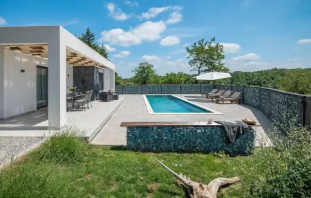 Location Maison 6 personnes à Tinjan - Photo 12