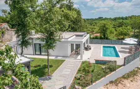 Location Maison 6 personnes à Tinjan - Photo 16