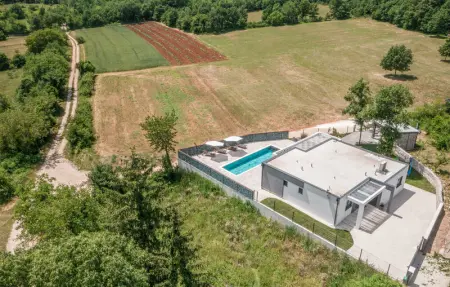 Location Maison 6 personnes à Tinjan - Photo 17