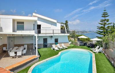 Villa Rosangela, Maison 12 personnes à Torre Colonna Sperone ISP094