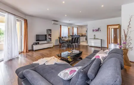 Location Maison 8 personnes à Pazin - Photo 2