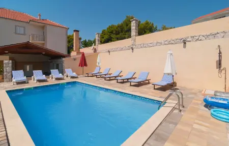 Location Maison 18 personnes à Seget Donji - Photo 1