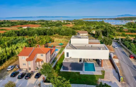 Location Maison 8 personnes à Liznjan - Photo 2