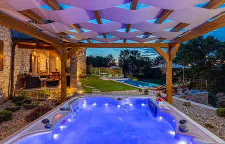 Location Maison 8 personnes à Tinjan - Photo 1