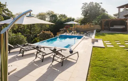 Location Maison 8 personnes à Tinjan - Photo 9