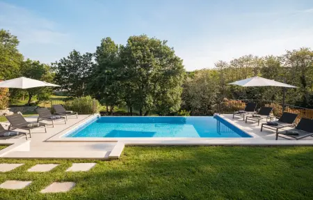 Location Maison 8 personnes à Tinjan - Photo 11