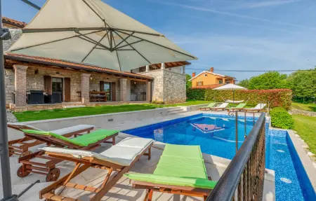 Location Maison 8 personnes à Tinjan - Photo 13