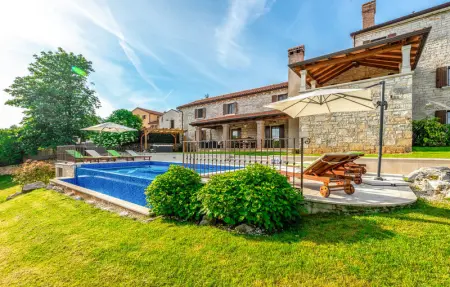 Location Maison 8 personnes à Tinjan - Photo 14