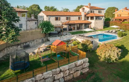 Location Maison 8 personnes à Tinjan - Photo 20