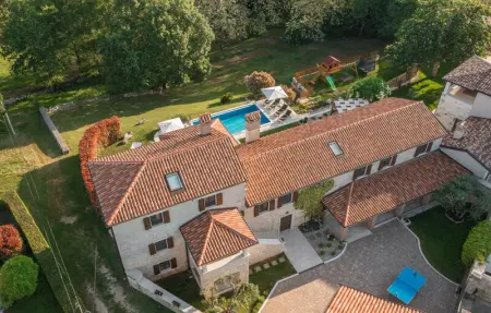 Location Maison 8 personnes à Tinjan - Photo 22