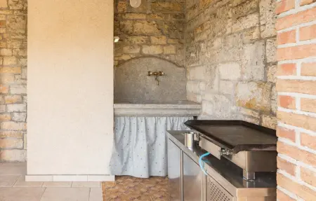 Location Maison 8 personnes à Tinjan - Photo 27