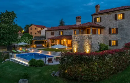 Location Maison 8 personnes à Tinjan - Photo 34