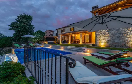 Location Maison 8 personnes à Tinjan - Photo 36