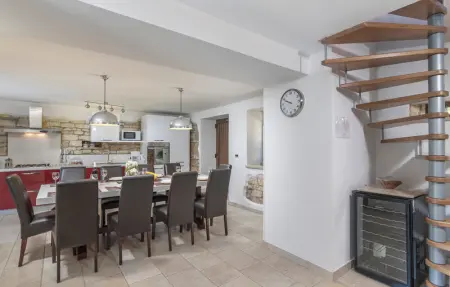 Location Maison 8 personnes à Tinjan - Photo 44