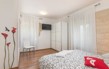 Location Maison 8 personnes à Tinjan - Photo 50