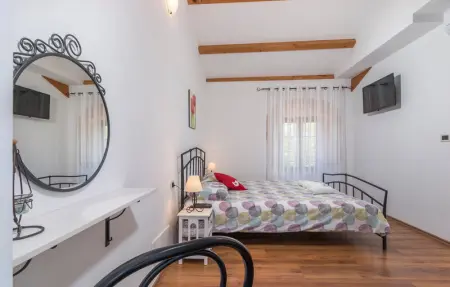 Location Maison 8 personnes à Tinjan - Photo 52