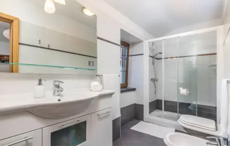 Location Maison 8 personnes à Tinjan - Photo 60