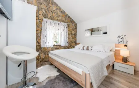 Location Maison 7 personnes à Drnis - Photo 24