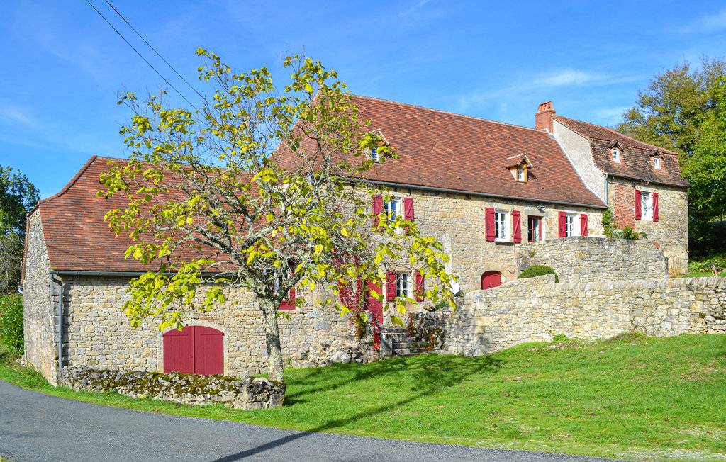 Location Maison à Mayrinhac Lentour - Photo 1 / 14