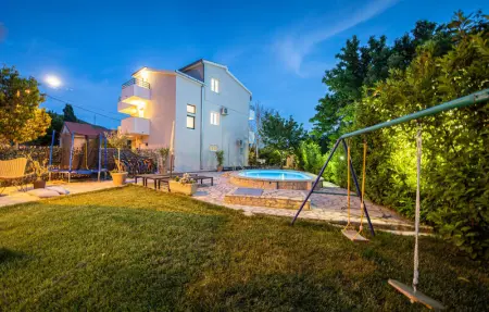 Location Maison 14 personnes à Zrnovnica - Photo 8