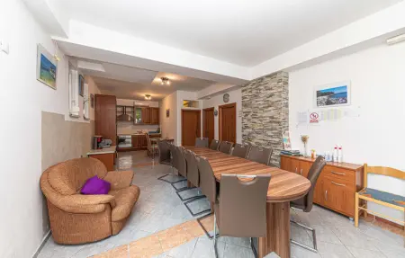 Location Maison 16 personnes à Okrug Donji - Photo 3