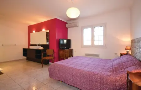 Location Maison 8 personnes à Milhaud - Photo 6