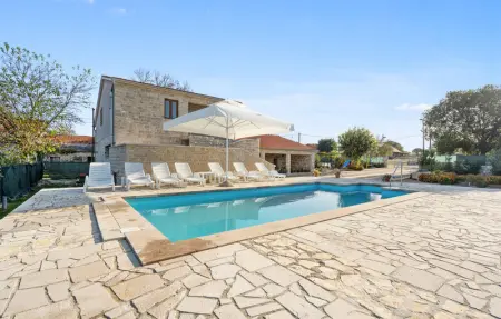 Location Maison 8 personnes à Unesic - Photo 5