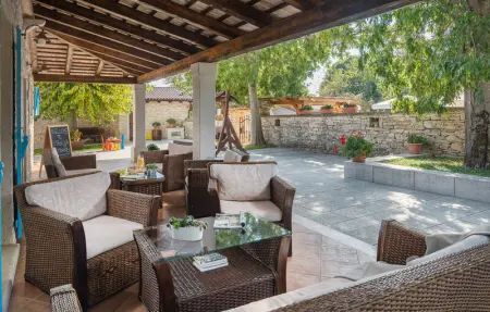 Location Maison 14 personnes à Tinjan - Photo 4