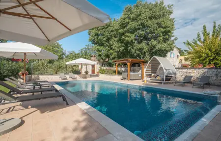 Location Maison 14 personnes à Tinjan - Photo 9