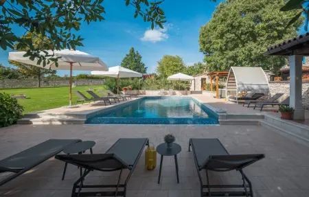 Location Maison 14 personnes à Tinjan - Photo 10