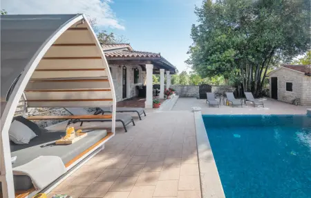 Location Maison 14 personnes à Tinjan - Photo 13