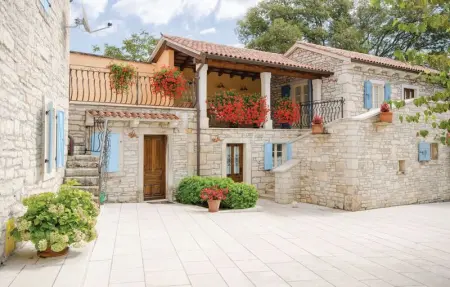 Location Maison 14 personnes à Tinjan - Photo 16